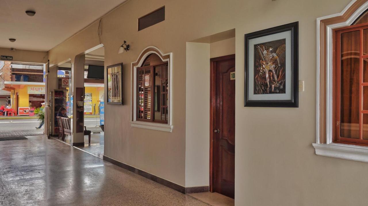 Vallejo Hotel Huaquillas Екстериор снимка