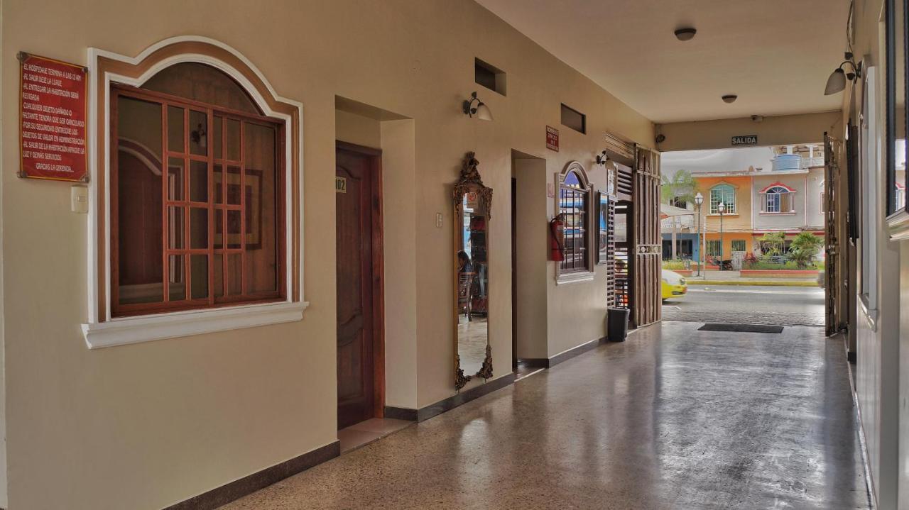 Vallejo Hotel Huaquillas Екстериор снимка