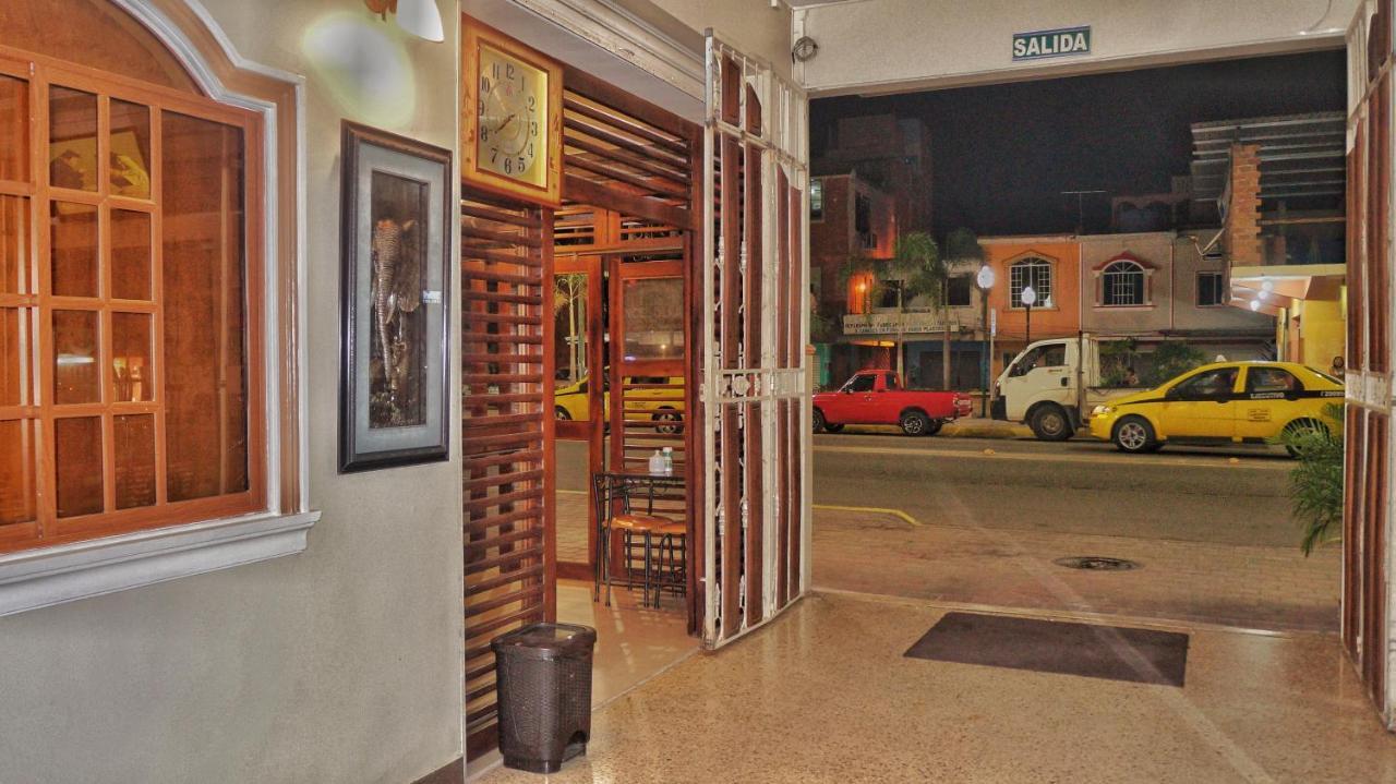 Vallejo Hotel Huaquillas Екстериор снимка
